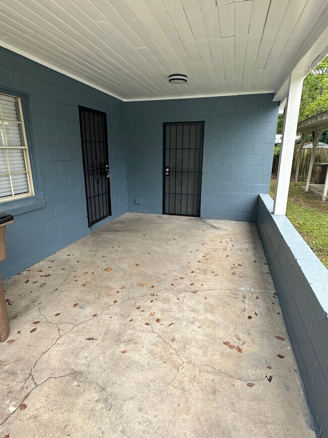 Building Photo - 1207 Bay Ave