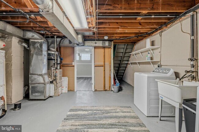 Building Photo - 586 Lucia Ave