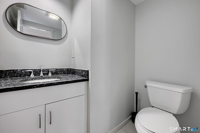 Building Photo - 17 Maple Ln