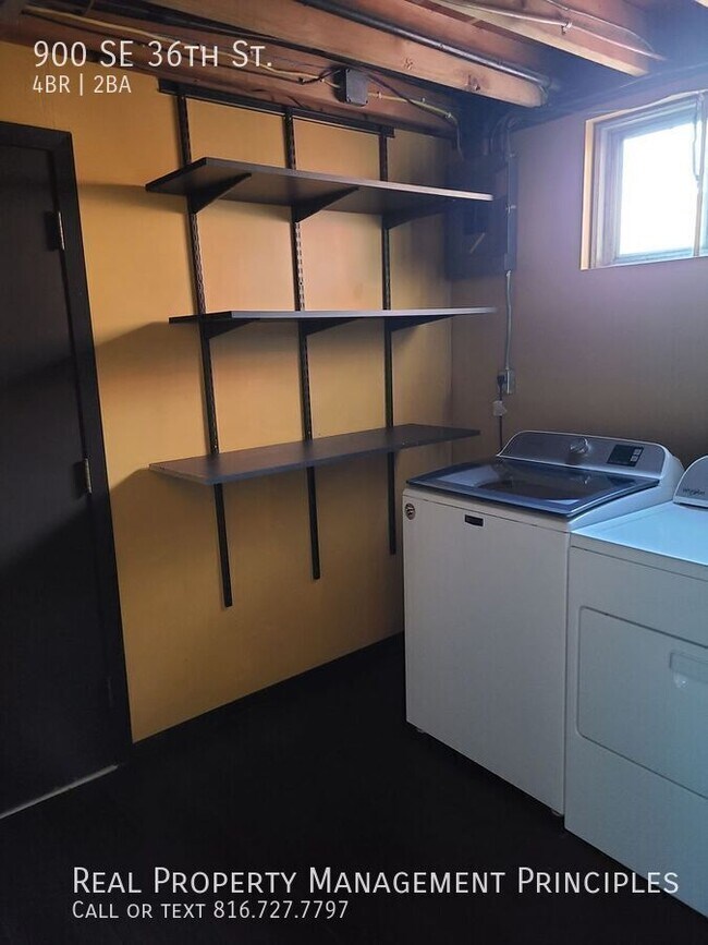 Building Photo - 900 SE 36th St