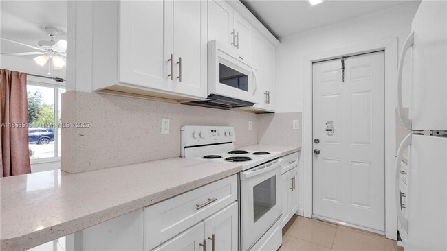 Building Photo - 806 N 24th Ave