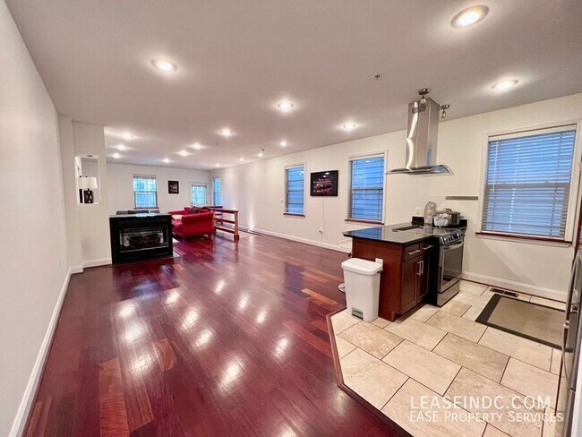 Building Photo - 3573 Warder St NW