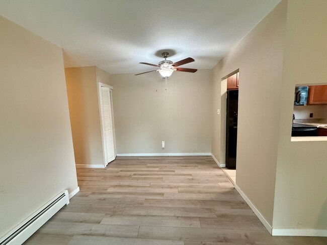 Building Photo - Charming 2BR Townhome w/ Attached Garage in Prime Lakewood Location!