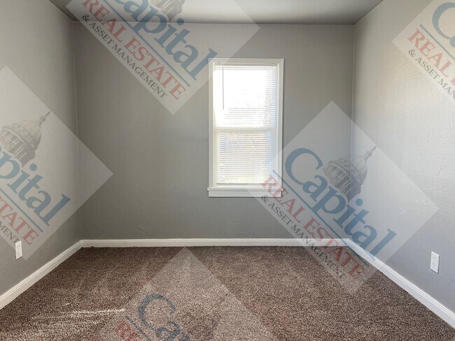 Building Photo - Cozy 2 Bedroom