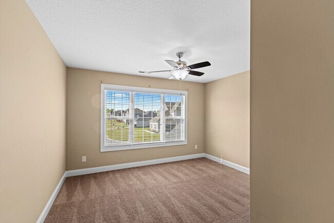 Building Photo - Large 5 bedroom home- don't miss this one!