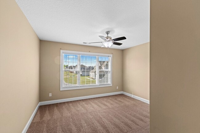 Building Photo - Reduced AND $500 OFF Move in Special! 5 bedroom Home