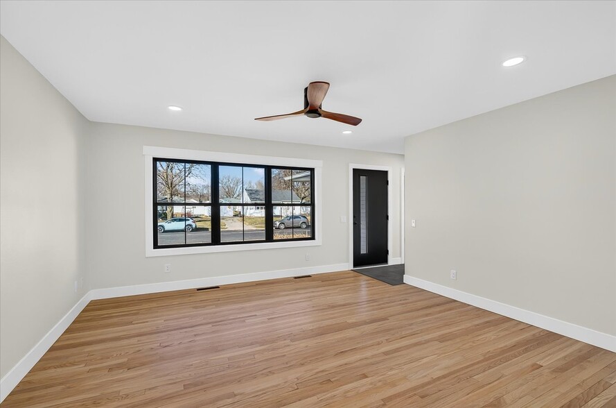 Building Photo - 305 N Shuman St