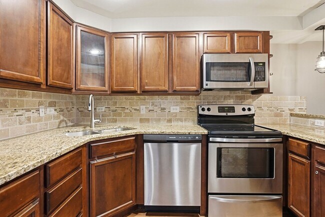 Building Photo - 1 Bedroom Condo in Uptown