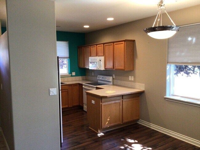 Building Photo - 62593 Hawkview Road