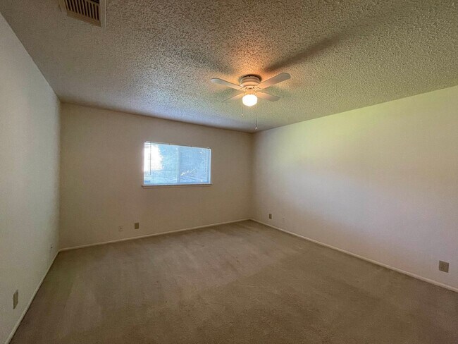 Building Photo - NICE 3 BEDROOM FEATURING AN ISLAND KITCHEN...