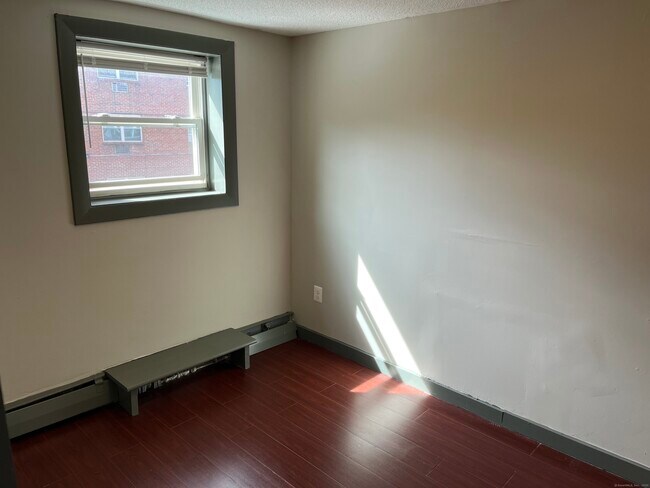 Building Photo - 32 Cook Ave