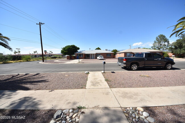 Building Photo - 6502 E Cooper St