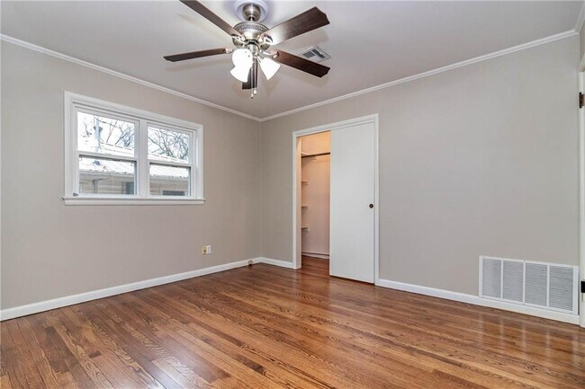 Building Photo - 328 S Duncan Ave