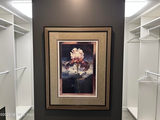 Building Photo - 937 Espinado Ave