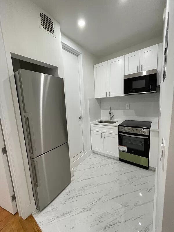 Primary Photo - 570 Ninth Avenue