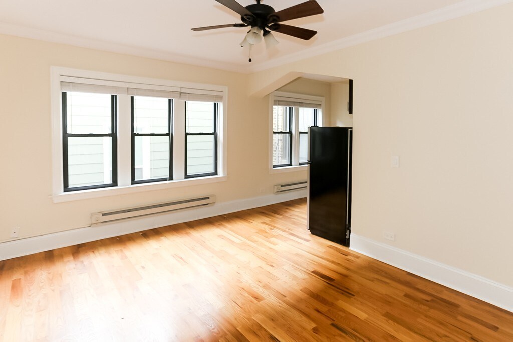 Building Photo - 4740 N Hermitage Ave