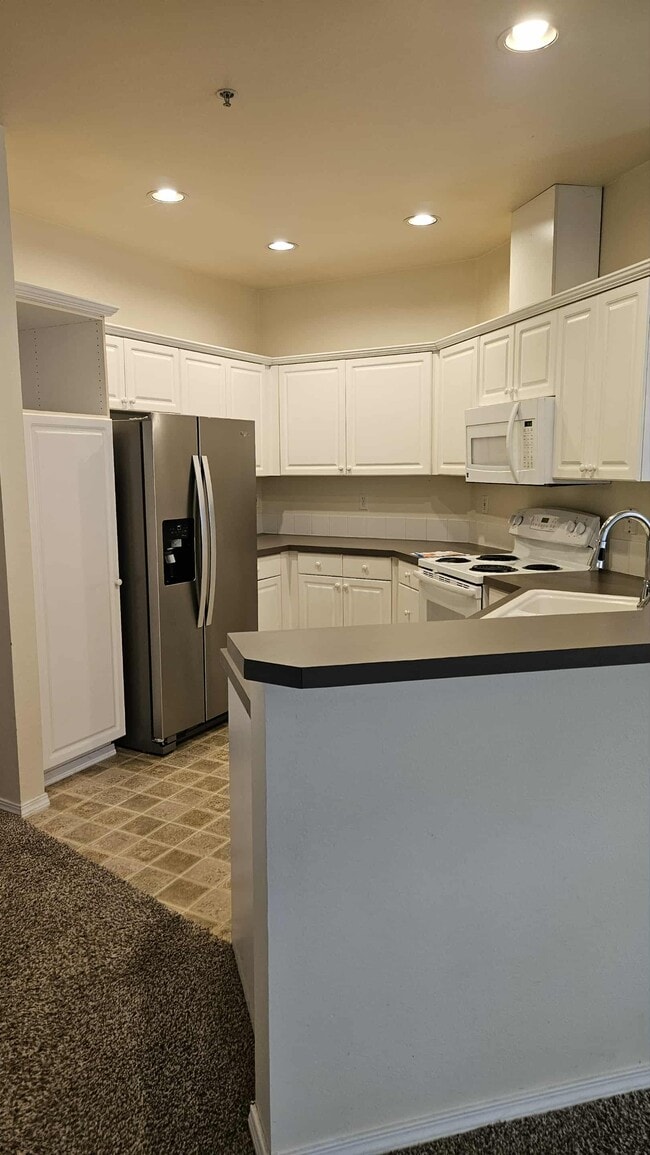 Building Photo - 2127 Hammond Ave