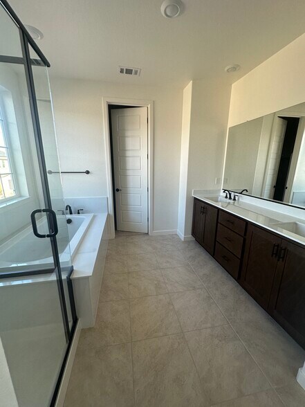 Building Photo - 5481 Dunnigan Hills Ln