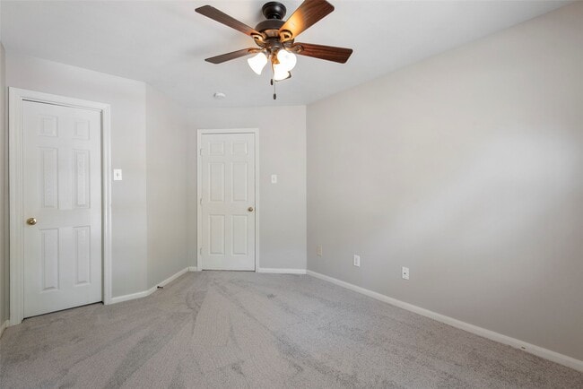 Building Photo - 35 N York Gate Ct