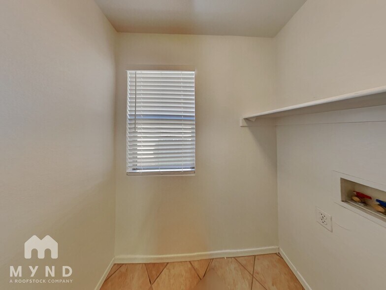 Building Photo - 813 S 125th Ave