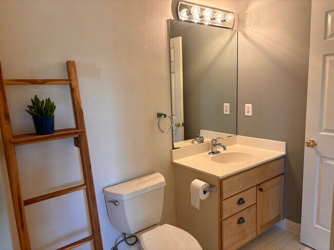 2nd bathroom - 5000 Park Ave