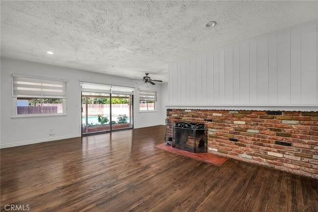 Building Photo - 6139 Tampa Ave