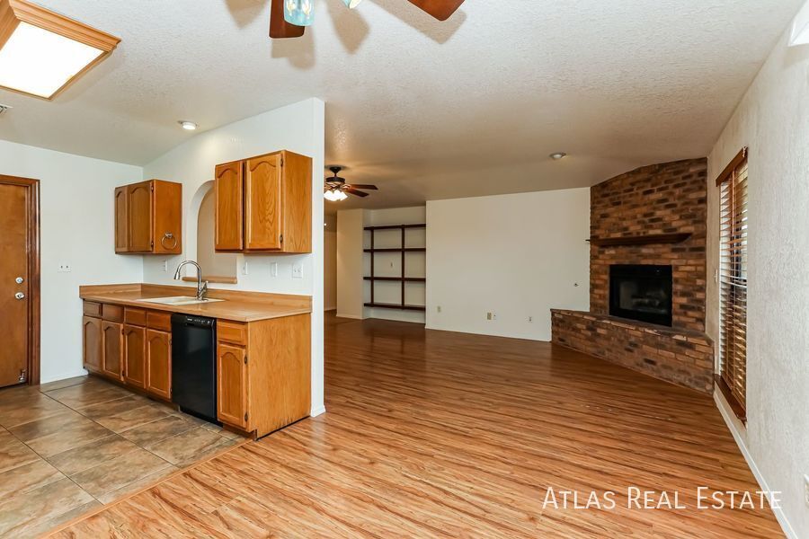 Building Photo - 7648 S Danforth Ave