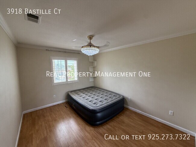 Building Photo - 3918 Bastille Ct