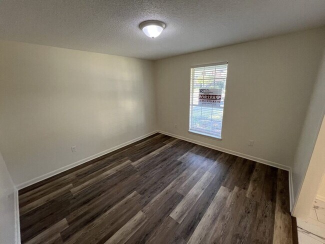 Building Photo - Newly renovated Single-Family Home in Shenandoah Estates Subdivision!