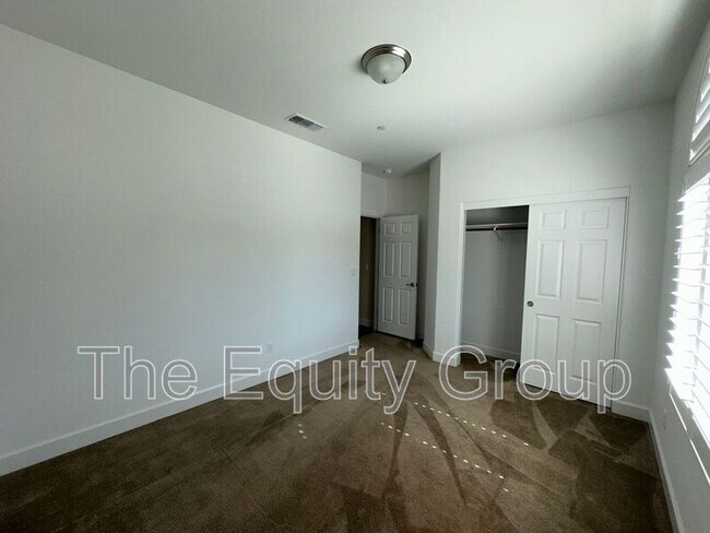 Building Photo - 1724 W Sedona Ave