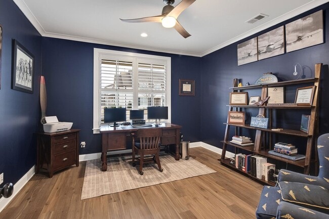 Building Photo - 1385 Belfair Dr
