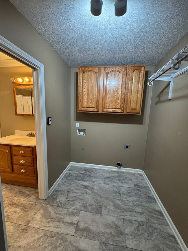 Building Photo - Steps from the Tee—Your Golf Course Home A...