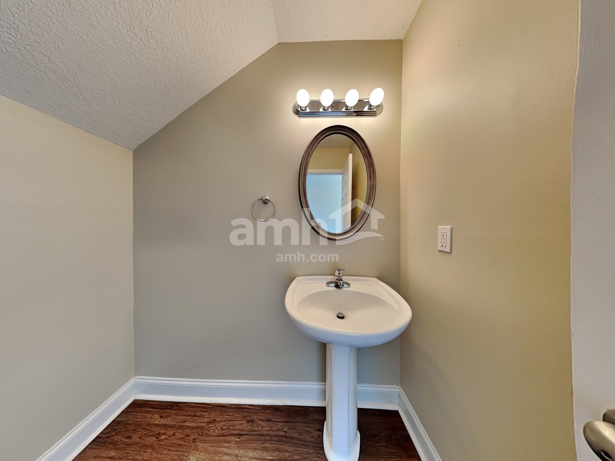 Building Photo - 122 Duraleigh Rd