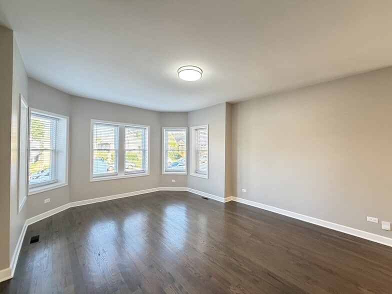 Building Photo - 3131 N Marmora Ave