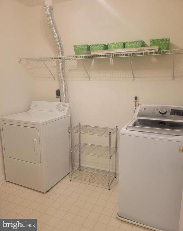 Building Photo - 8813 Stoneridge Cir