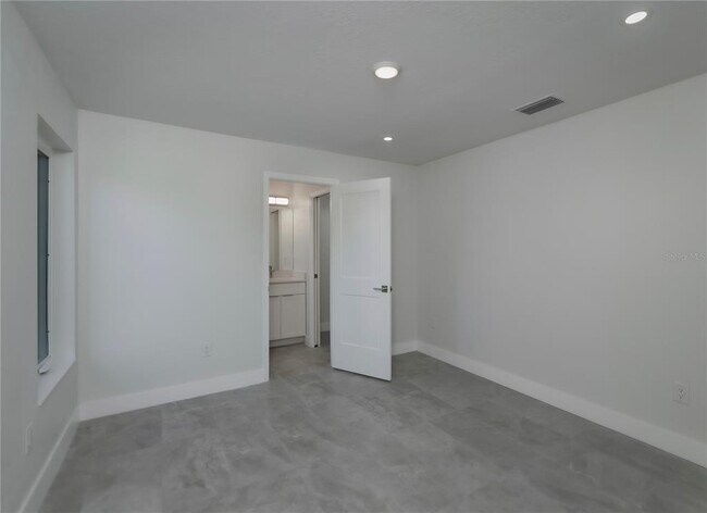 Building Photo - 310 Hibiscus St