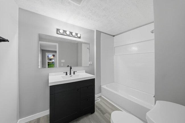 Building Photo - 228 E Siebenthaler Ave