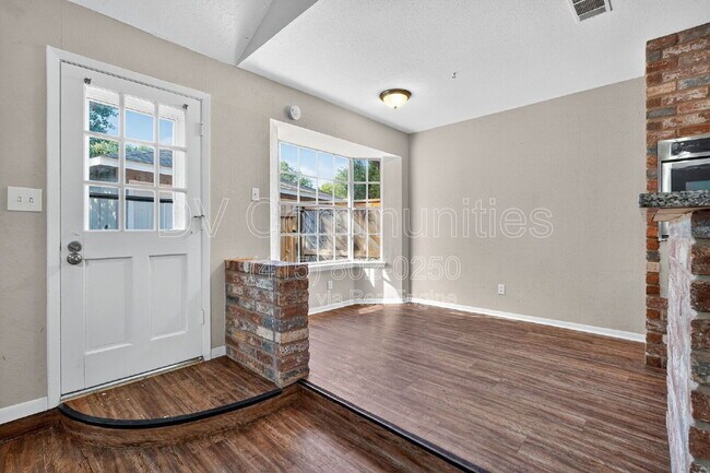 Building Photo - 15707 Lone Tree Dr