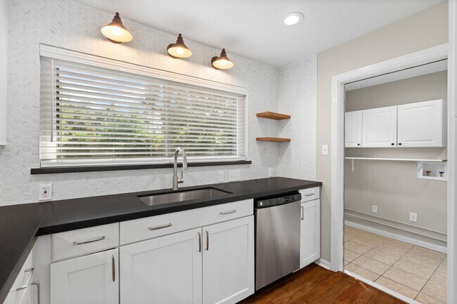 Building Photo - 2007 Wakefield Dr