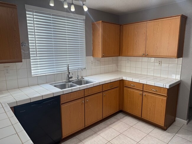 Building Photo - 245 Rambler Rose Ln