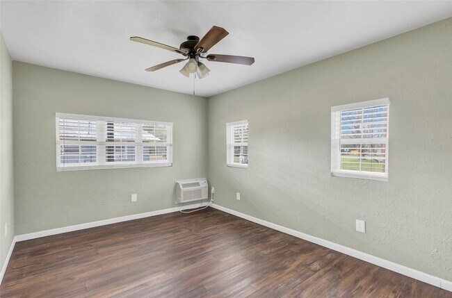 Building Photo - 10821 TX-150