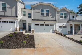 Building Photo - Stunning 3BR/2.5BA Luxury Townhome with Loft & Garage in Greenville! $2,050/mo rent