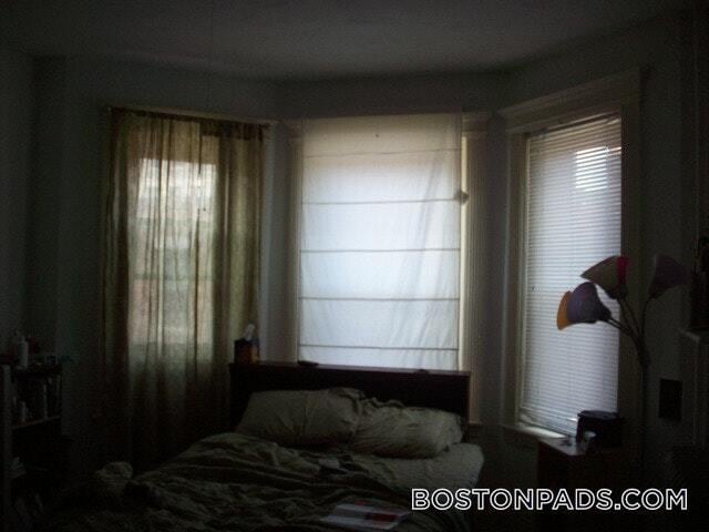 Building Photo - 463 Park Dr