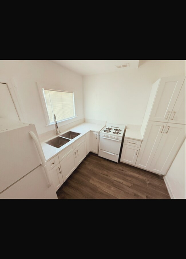 Interior Photo - 74th Street