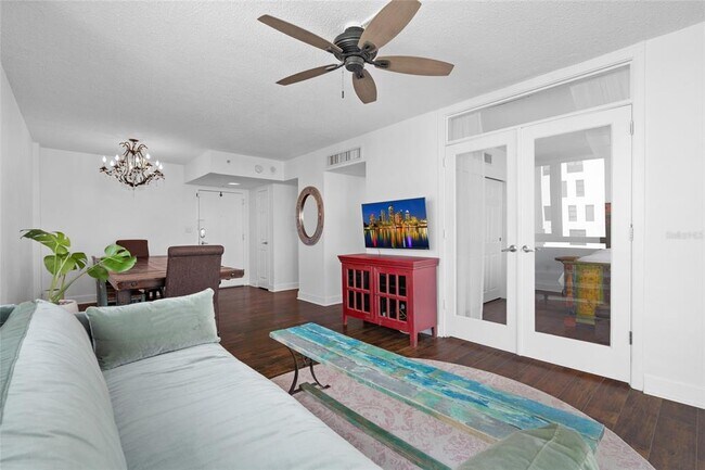 Building Photo - 470 3rd St S