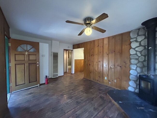 Building Photo - Cute Single Story Cabin in the Woods for Rent