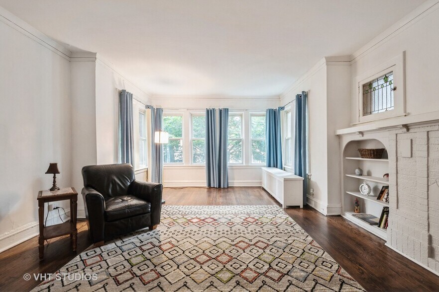 Bedroom/Den - 6335 N Claremont Ave