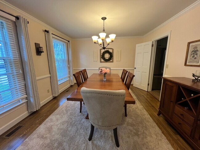 Building Photo - Beautifully Remodeled Colonial in James La...