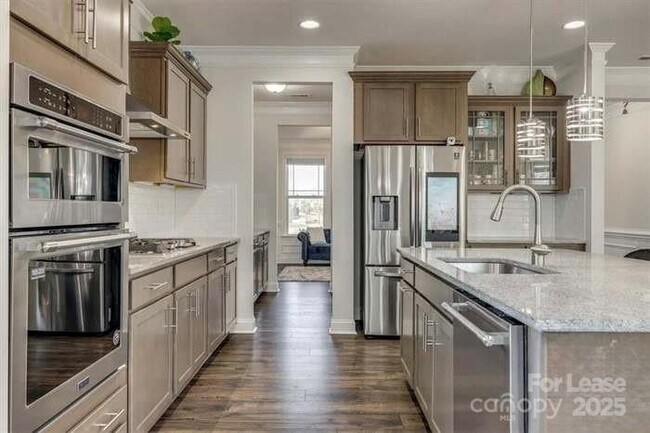 Building Photo - 6299 Artigas Dr