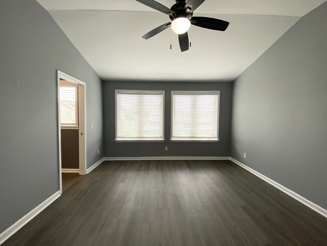 Building Photo - Four Bedroom Townhome Located on Hilton He...